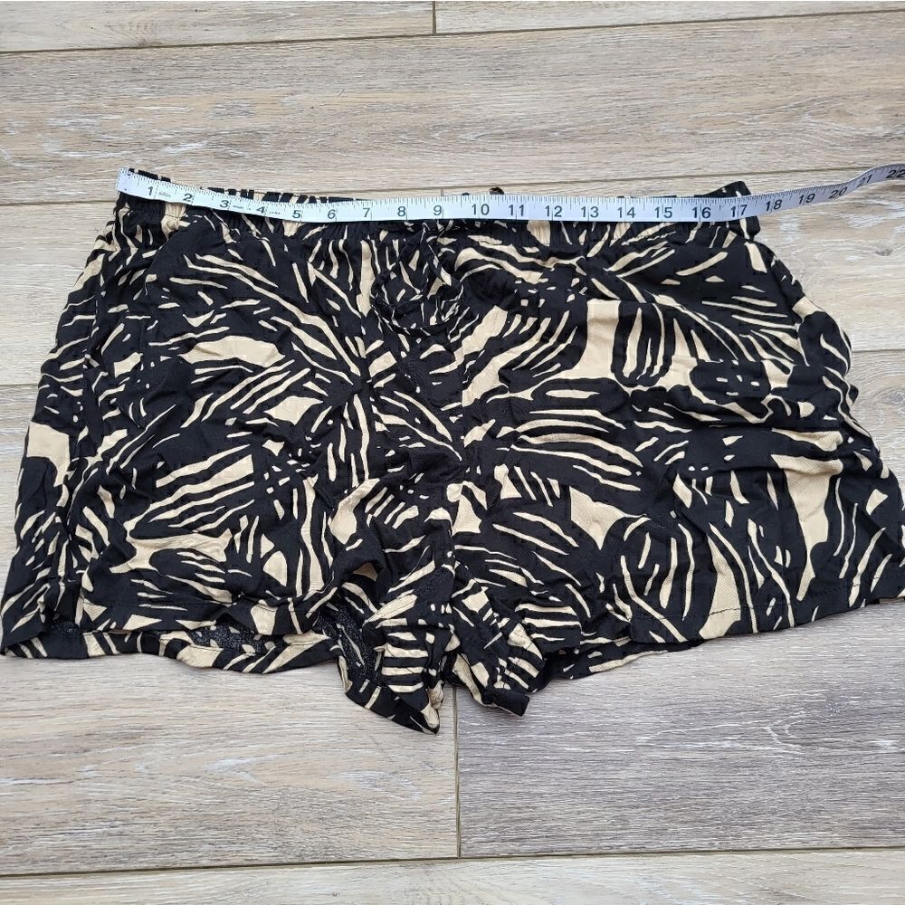 Gap Black and tan Geometric Palm Leaf Print Lounge Shorts Size: XLarge - Picture 3 of 9